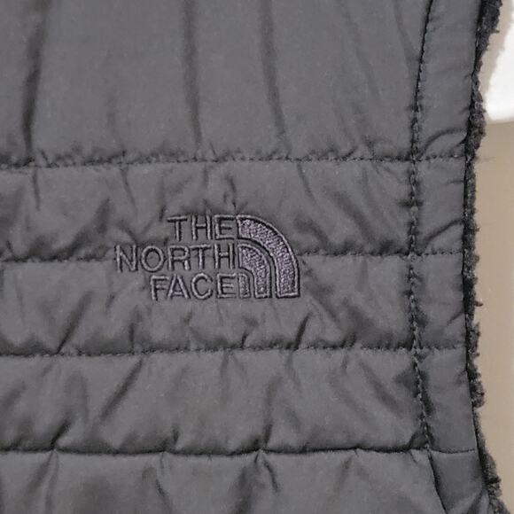 The North Face Black Faux Fur Quilted Reversible Vest Size Medium Women’s - Picture 5 of 6